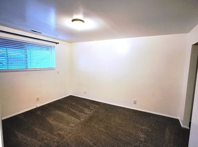 Building Photo - EARLY BIRD MOVE IN SPECIAL - LAST MONTH'S RENT FREE