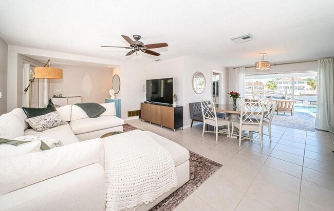 Building Photo - 2180 Dolphin Blvd S