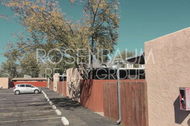 Building Photo - 2625 N Alvernon Way