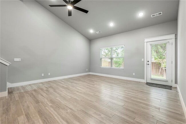 Building Photo - 652 Sun Meadows Loop