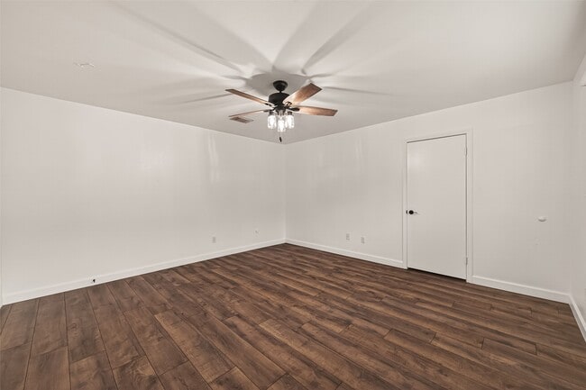 Building Photo - 5347 Lincoln Green Dr