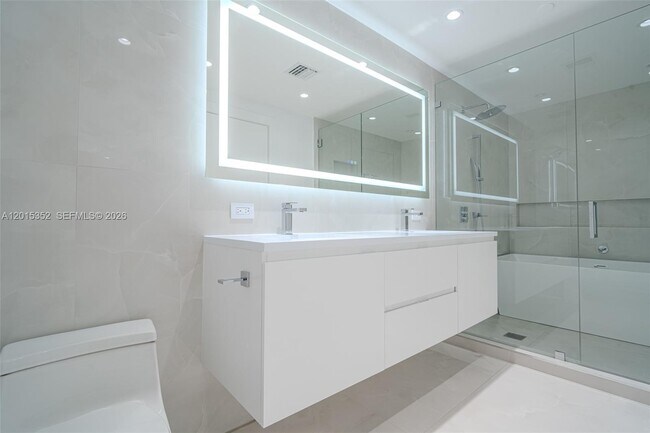 Building Photo - 900 Biscayne Blvd