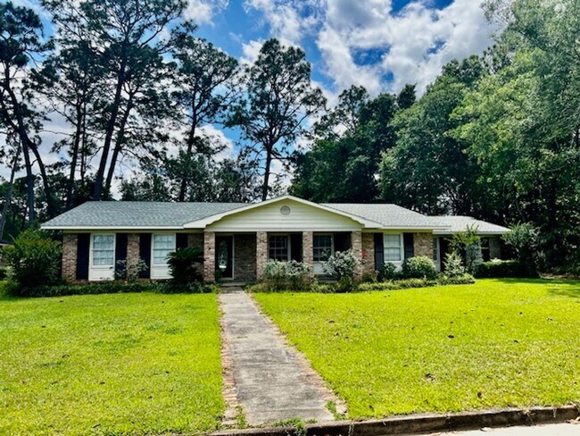 Building Photo - Rivier Du Chien rental right on the golf course