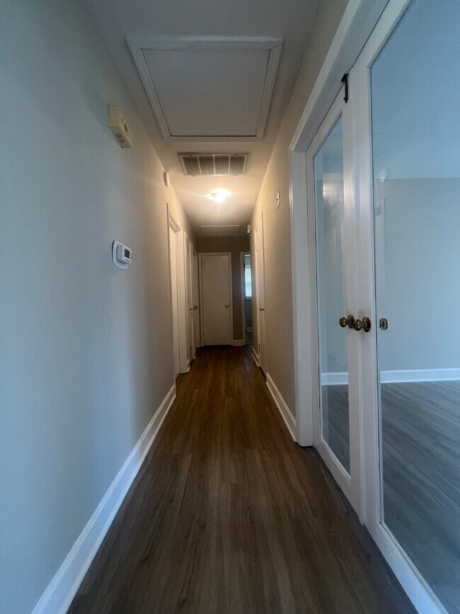 Building Photo - 1715 Bondale Pl