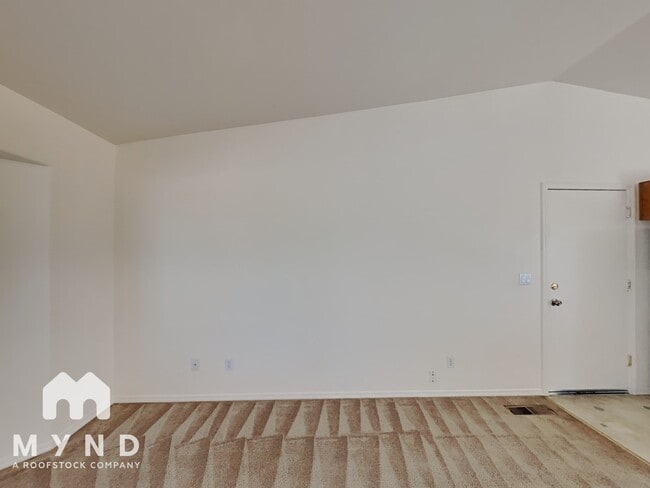 Building Photo - 2172 Rockin Robin Dr