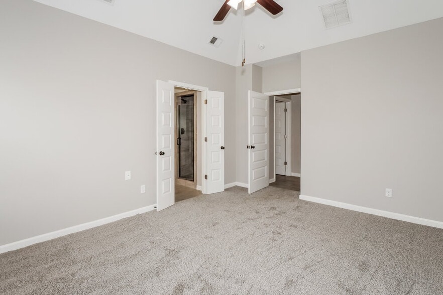 Building Photo - 5498 Riverstone Dr