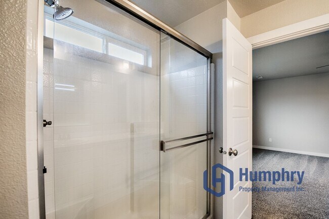 Building Photo - Beautiful home in South East Boise