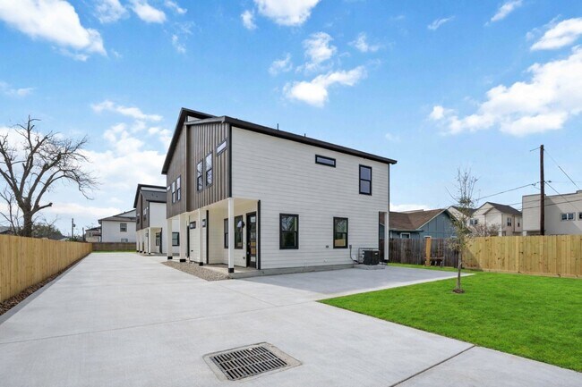 Building Photo - 4806 Carmen St