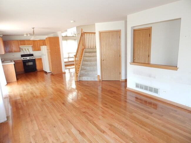 Building Photo - 2800 E Bridleway Ct