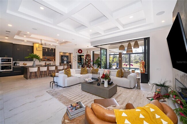 Building Photo - 15210 Pendio Dr