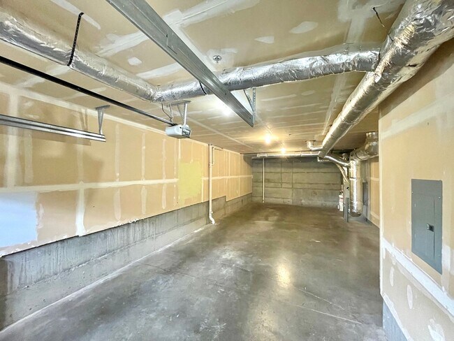 Building Photo - Great Townhome for rent