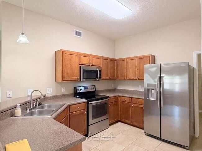 Building Photo - 4718 Lemoyne Vista