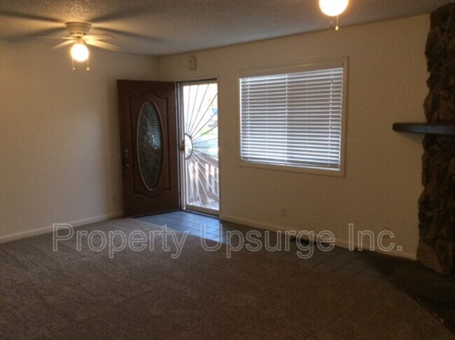 Building Photo - 209 W 10th St