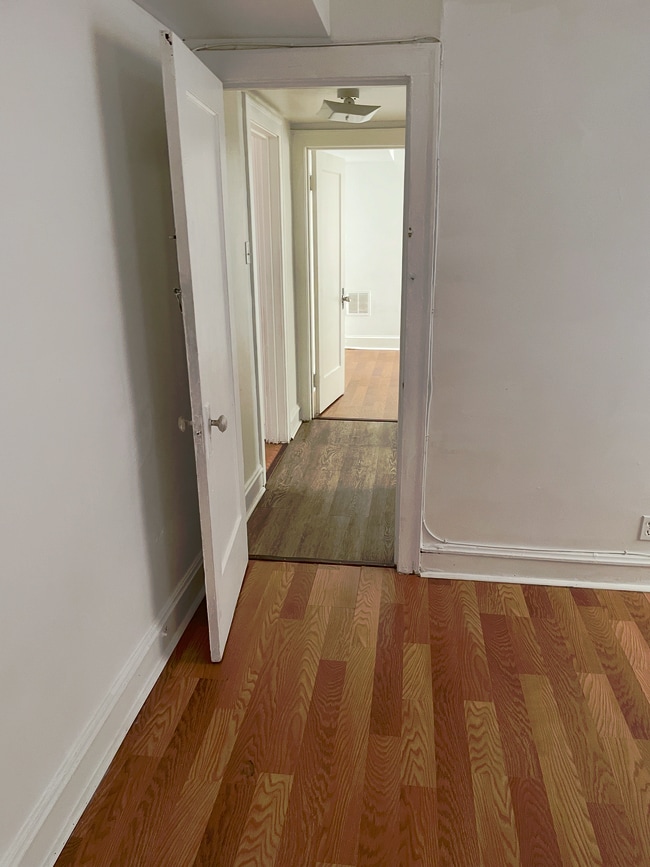 Building Photo - 6324 N Claremont Ave