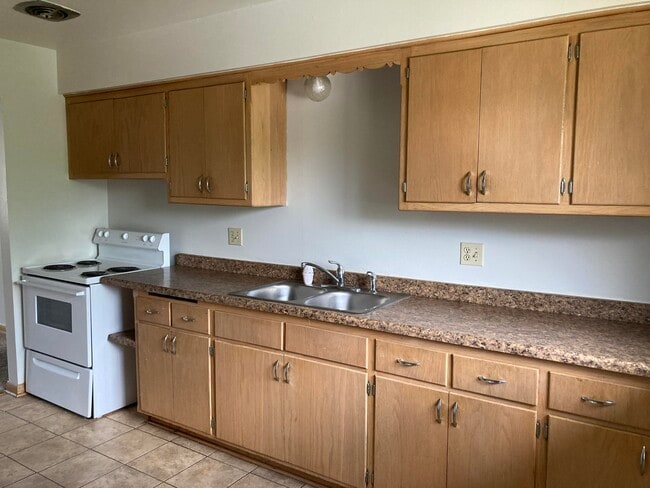 Building Photo - 3469 S 83rd St