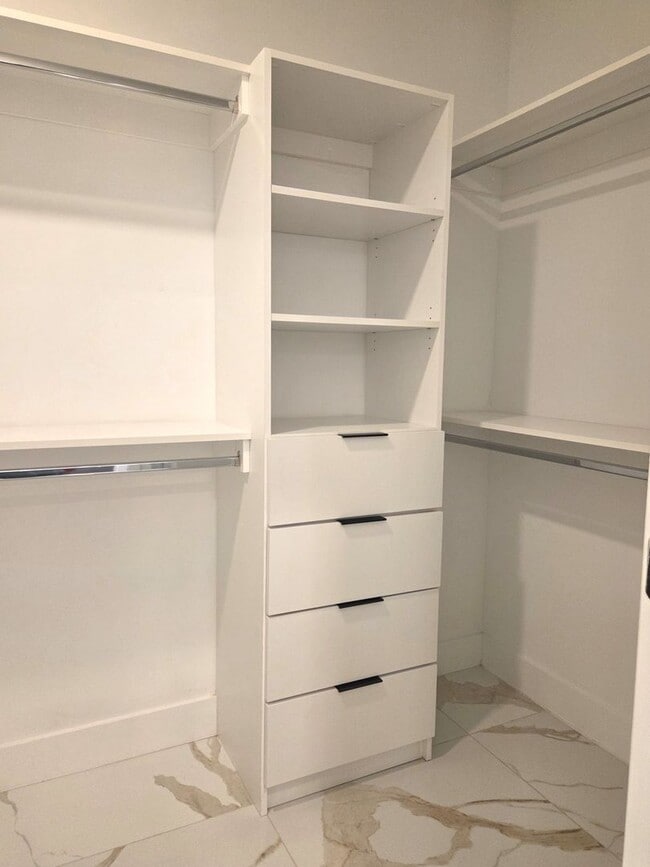 Building Photo - 4/2 in Villa Pass