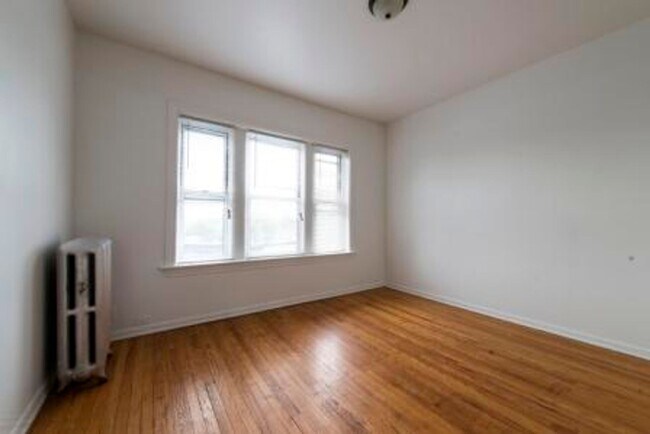 Building Photo - 1448 W 83rd