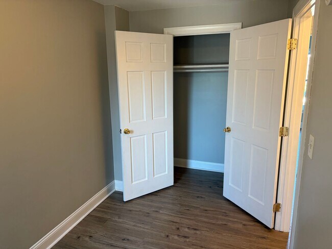 Building Photo - Charming 3 Story Brick Townhome Now Available