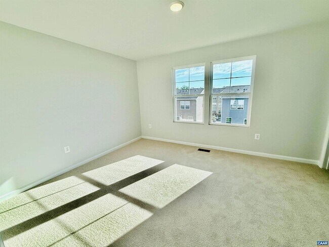 Building Photo - 83 Laurin St