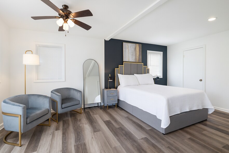 A large primary suite with a relaxing sitting area, two custom closets, and private access to the ou - 2394 Bouldercliff Way SE