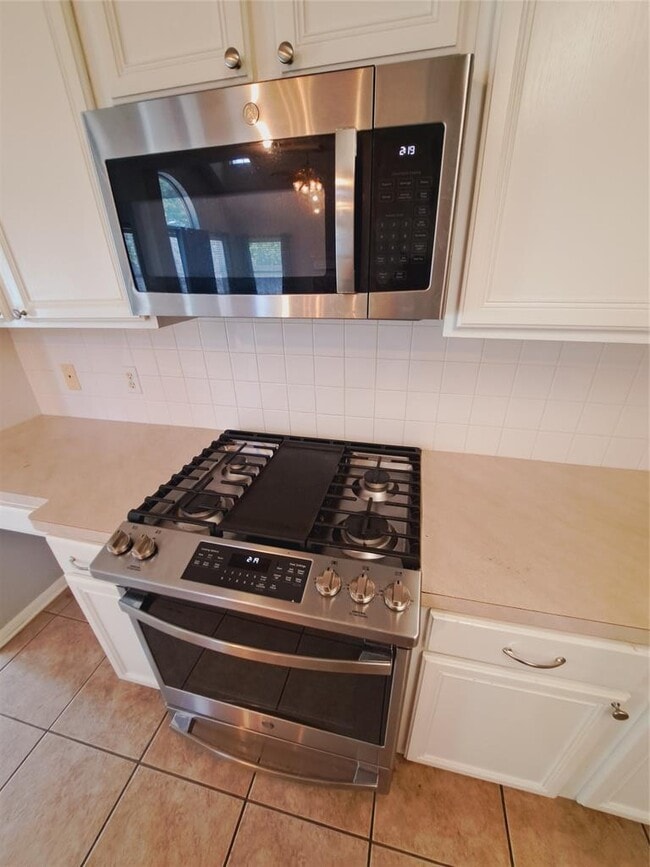 Building Photo - 3708 Bird House Dr