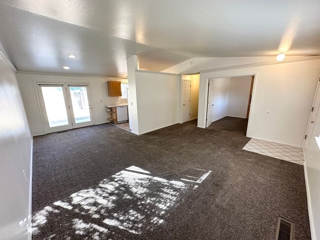 Building Photo - 404 Bramble Ct