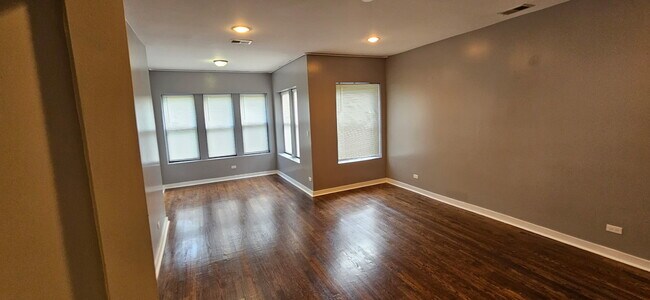 Building Photo - 6846 S Cornell Ave