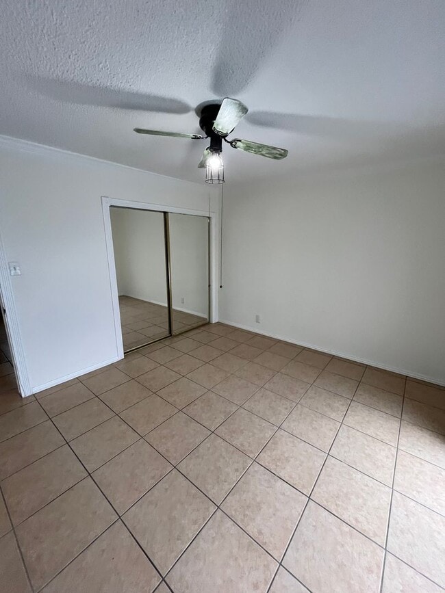 Building Photo - 427 N Santa Ana St