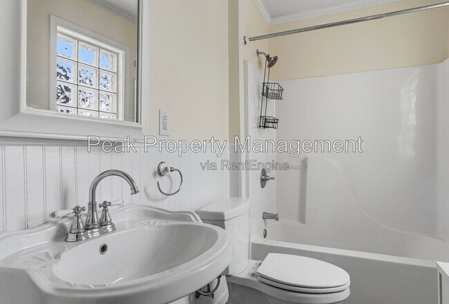 Building Photo - 3120 Parkwood Ave