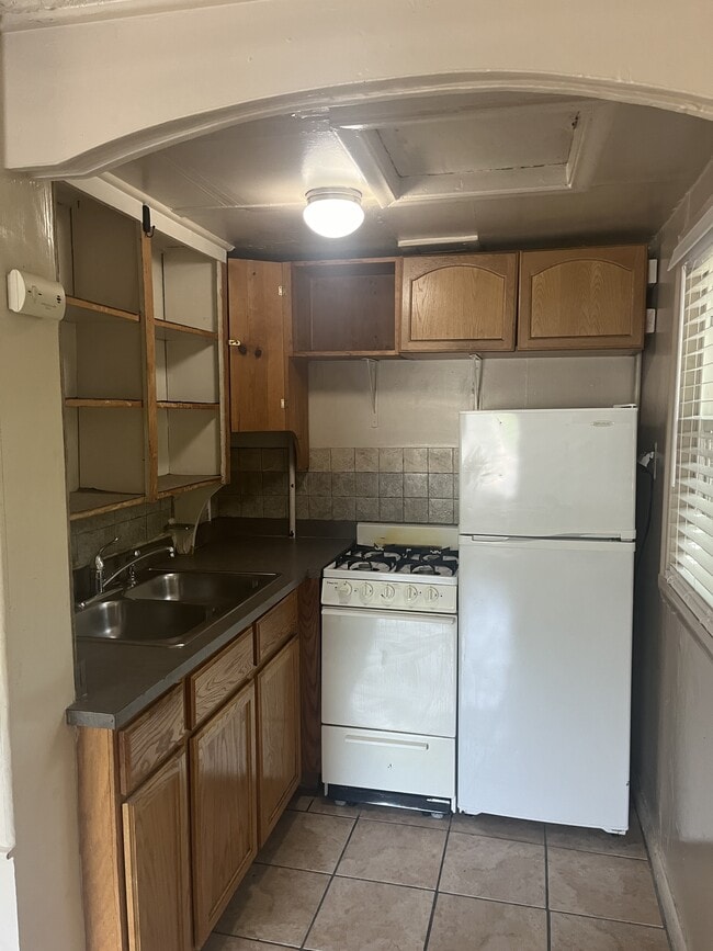 Building Photo - 275 E 200 S