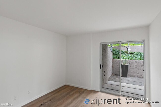 Building Photo - 2 br, 2 bath Condo - 675 Sharon Park Dr, M...