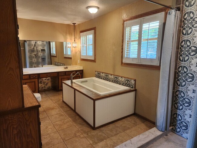 Building Photo - 516 Diamondhead Dr