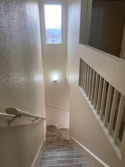 Building Photo - 5909 Cielo De Oro Pl