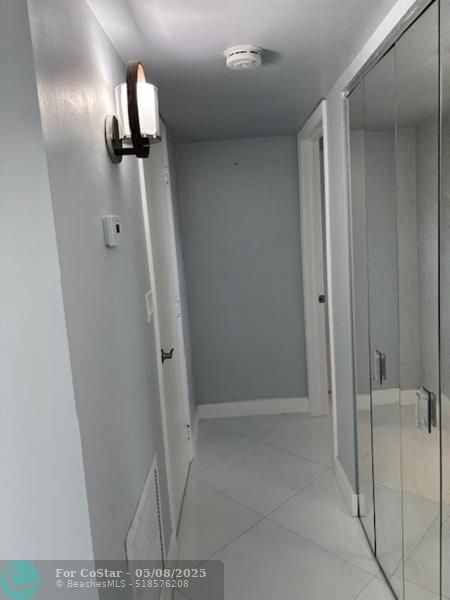 Building Photo - 1811 Sabal Palm Dr