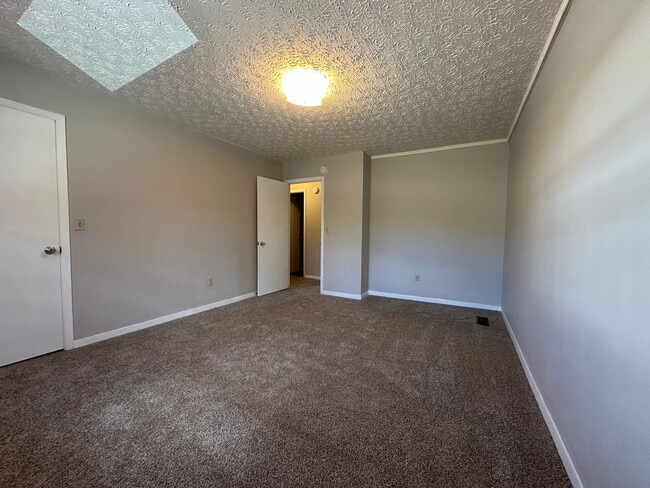 Building Photo - 2 Bedrooms 1.5 baths Townhouse, Kingsport TN