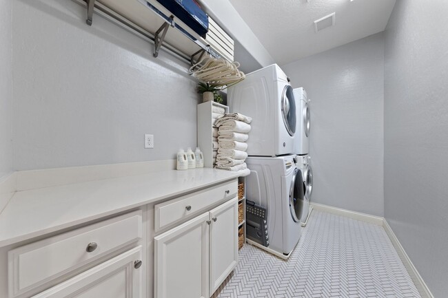 Building Photo - Luxury Dream Home with Unmatched Views and Resort-Style Amenities