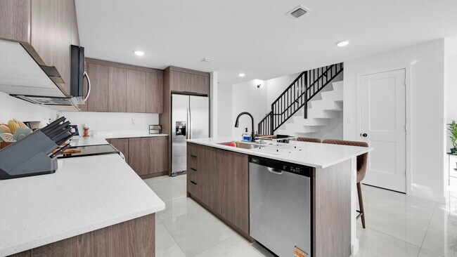 Building Photo - 415 NW 13 Ct