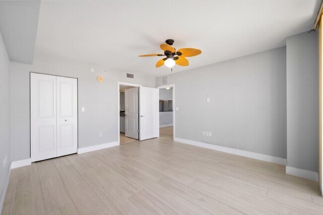 Building Photo - 610 W Las Olas Blvd
