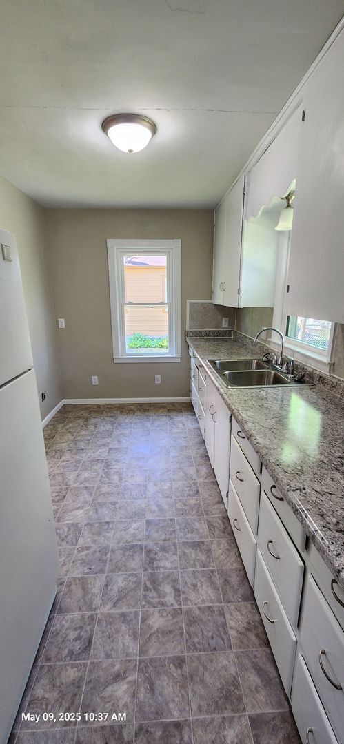 Building Photo - Beautiful updated home in desirable Perry, KS