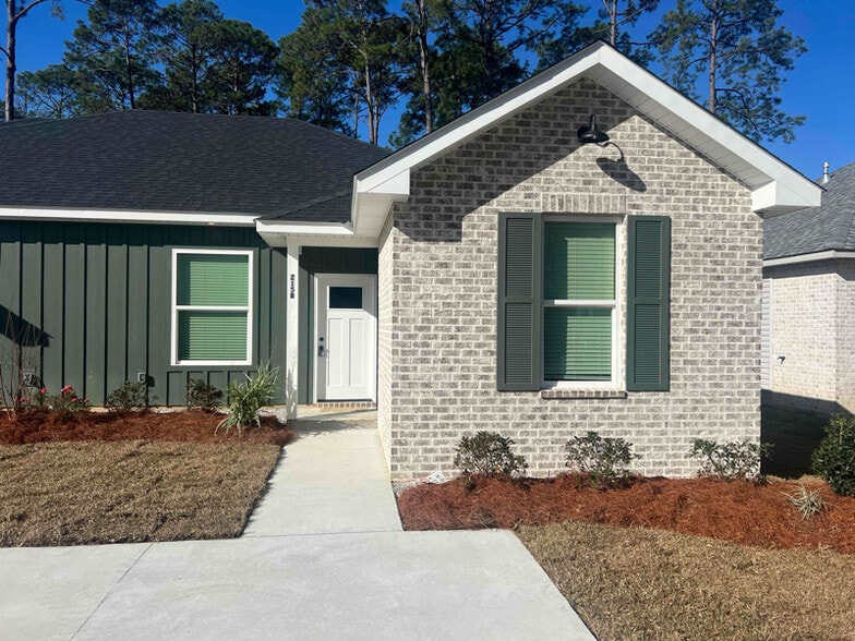 Primary Photo - 215 Hoover Dr