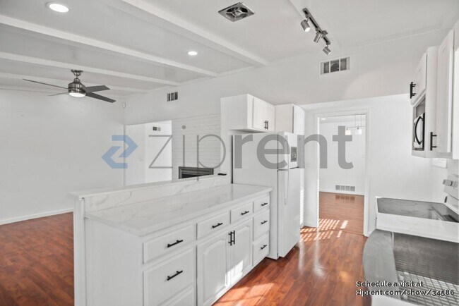 Building Photo - 246 St Andrews St