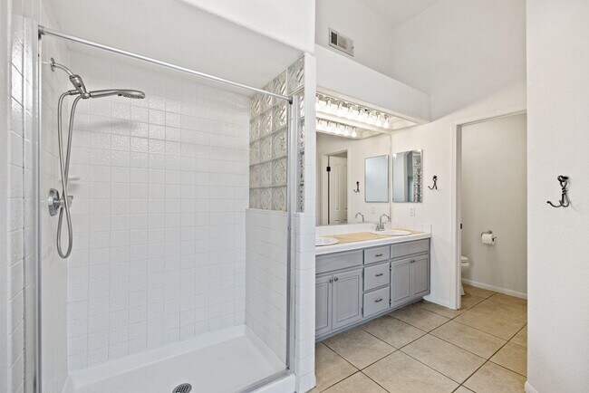 Building Photo - 44260 Villeta Dr