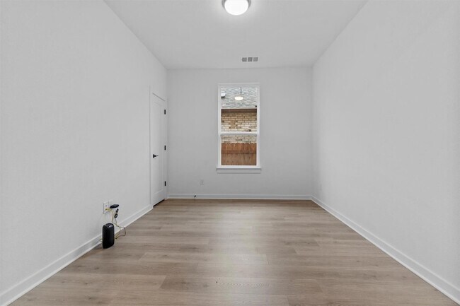 Building Photo - 547 Billowing Way