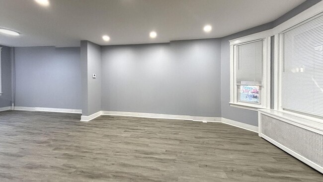 Building Photo - Cozy renovated 3 bedrrom!