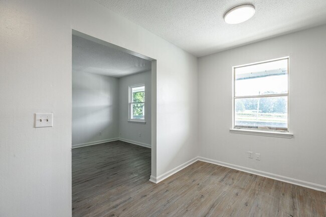 Building Photo - 7437 Private Ln