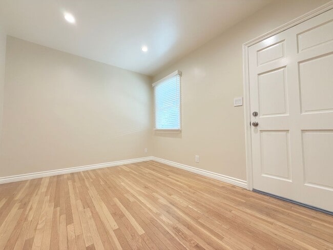 Building Photo - Upgraded 2-Bedroom Home with Garage & Enclosed Yard.