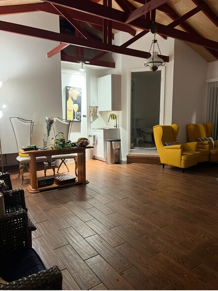 Building Photo - 920 Hillcrest Ct