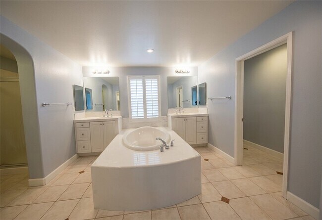 Building Photo - 1318 Swan Loop S
