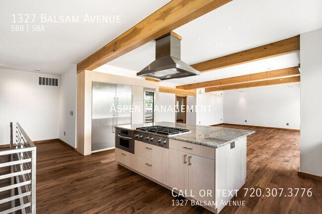 Building Photo - 1327 Balsam Ave