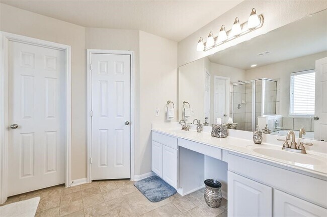 Building Photo - 11514 Dahlia Dale Dr